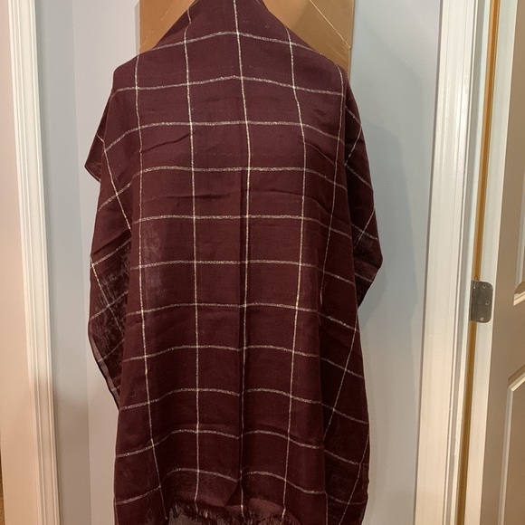 Gap Maroon and metallic scarf - Picture 4 of 4